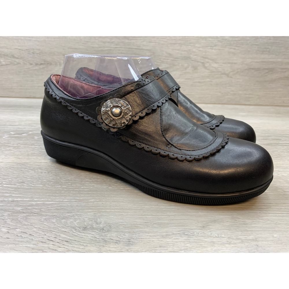 Gravity Defyer Women's Black Leather Scalloped Loafers 9 Casual Comfort Shoes
